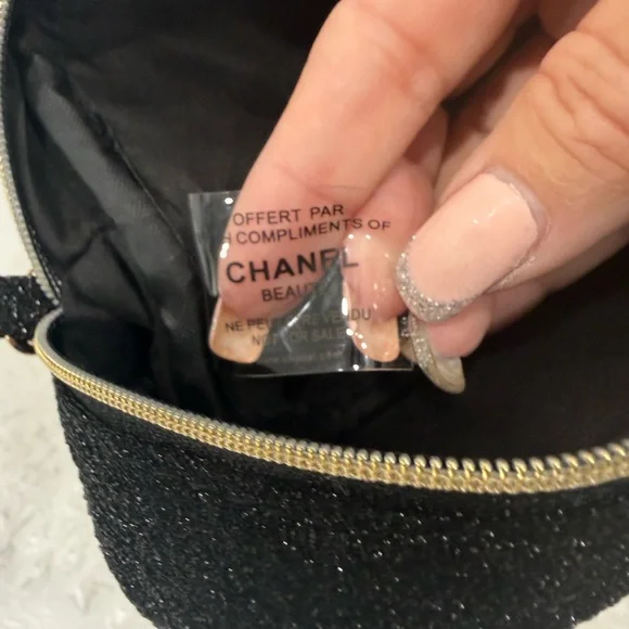 Chanel Cosmetic Pouch Bag with Chain from Chanel Beauty GWP - Picture 3 of 11